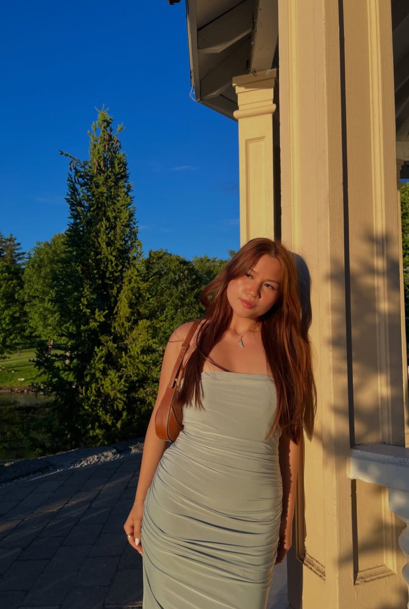 Melissa__Davi's tweet photo. Golden hour never disappoints ☀️ #dress #goldenhour #nsfwtwt #asian #filipinas #hot #dms #teenage #college #girls https://t.co/I9XsrOU2k6