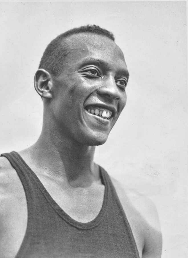 URDailyHistory's tweet photo. 3 Aug 1936: U.S. #Olympic runner Jesse #Owens defeats the “fastest man” in the world, fellow U.S. teammate Ralph Metcalfe, in the 100 meter dash at the 1936 #Berlin Summer Olympic games to win the gold medal. #History #running #OTD #race #ad https://t.co/hOj7ltl3NI https://t.co/H1qYi2pu2J