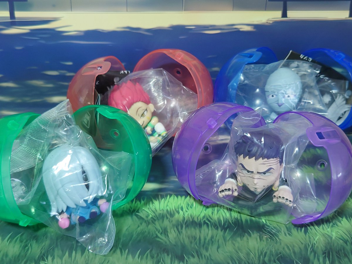 overlorddaisuki's tweet photo. 『HUNTER×HUNTER すわらせ隊 幻影旅団編Vol.2 』にようやく出会えました‼️
残り４個で全部回して、ガブりなしの4種ゲット😆✨
フィンクスは出なかったけど推しのコルトピが出たから良し！
コルトピはペタドールともサイズ感バッチリ👍！ https://t.co/y1JcGf91el