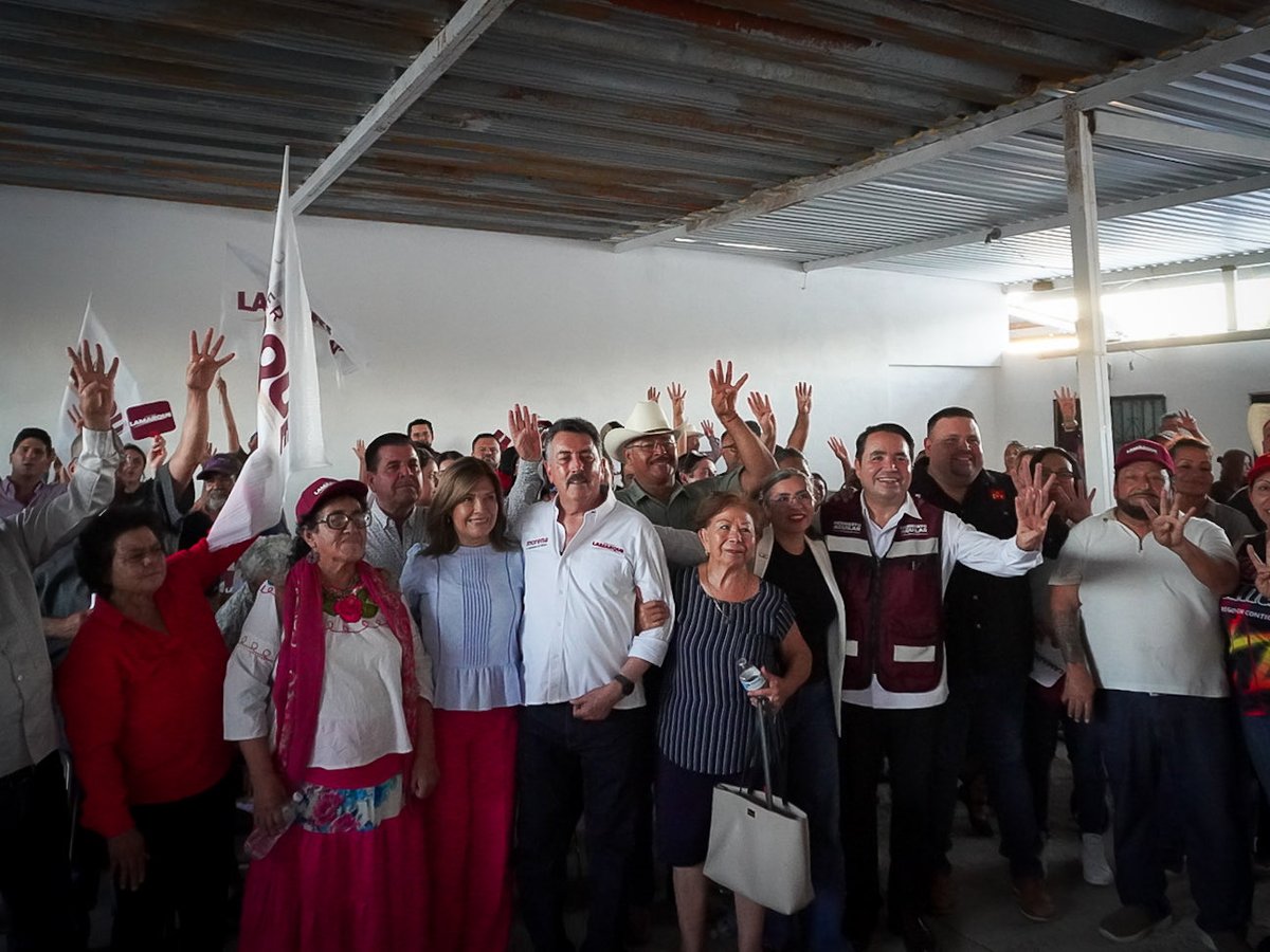 wzuloag's tweet photo. Es un gusto regresar siempre a una colonia tan querida como Las Amapolas, con queridas amistades, que nos invitaron a acompañar a @JavierLamarque_ en la Asamblea Informativa con vecinos y vecinas del sector. El encuentro con amigos y amigas, a quienes llevo años visitando, me hizo coincidir también esta tarde con apreciados compañeros del movimiento,  como Esperanza Molina, Heriberto Aguilar, Rafa Ramírez, entre otros.