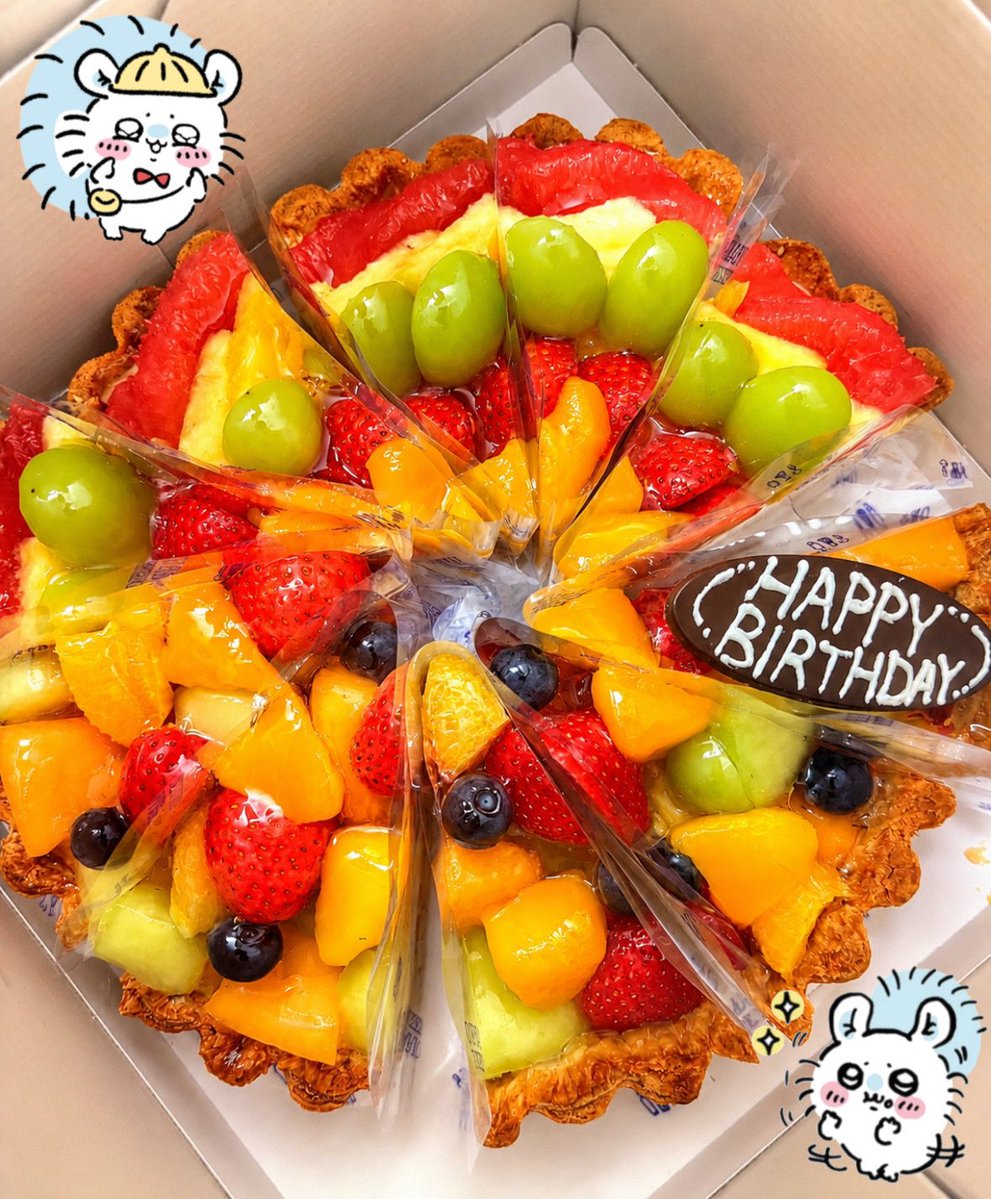 reality_uruchan's tweet photo. 🚨お知らせ🚨

ケーキが冷蔵庫に入らなかったので🥲🍰笑

急遽、
ホールケーキ大食い企画は15:00頃スタートに変更します🙇🏻‍♀️💕

甘いものがあまり得意じゃないので、
少しでも食べやすいかなと思ってフルーツタルトにしました🥹🍓🍈✨

でも、タルトって意外とずっしりしてるよね？？💭
もしかして選択ミスだった…？😇

うるは無事完食できるのか！！
ぜひ見届けに来てね🫶🏻❤️‍🔥
