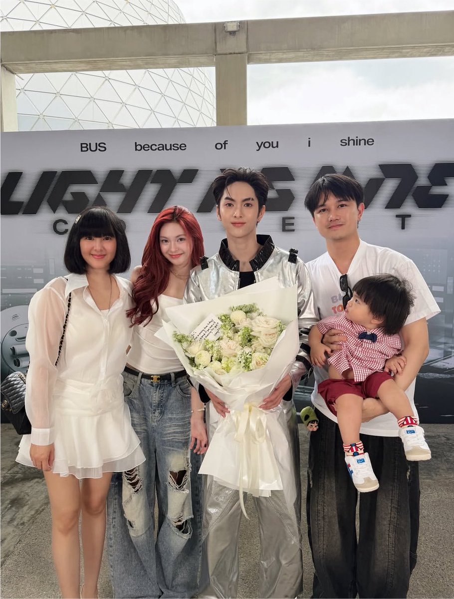 decem2er's tweet photo. เหมือนเด้นข้องใจอะไรสักอย่าง เช่น ทำไมวันนี้โป้วคิ้วแหว่ง ทำไมวันนี้เจ๊แคนไม่หลับตา ทำไมโป้วกับเจ๊แคนไม่ต่อยกัน 5555555 https://t.co/cccZmOeO93
