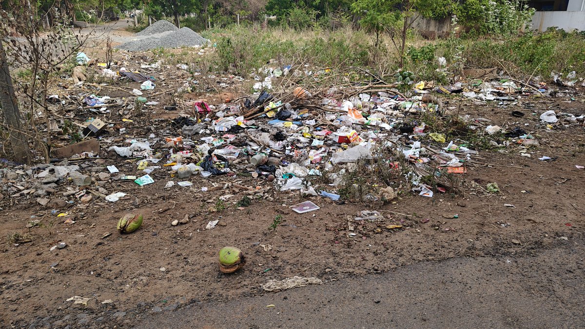vsvraghavan's tweet photo. @cudcollector Thank you Sir..But it's not my complaint. My complaints are regarding Neem Tree Street Gandhi Gramam..That area is still far from clean. I'm getting letters stating that the area is clean..That's far from the ground reality. https://t.co/LxvW1H80Fy