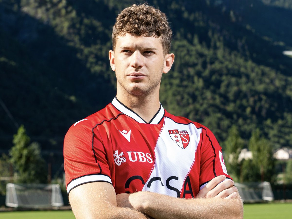 sfm_football's tweet photo. 🔴⚪️ 🇮🇹 Lorenzo Villa rejoint le FC Sion pour trois saisons. Le défenseur central italien de 23 ans arrive en provenance de la Juventus après un prêt à Padoue en Serie B. Il vient renforcer l’arrière-garde valaisanne durant l’absence de Kreshnik Hajrizi. #FCSion #Juventus #Mercato #SFMFootball