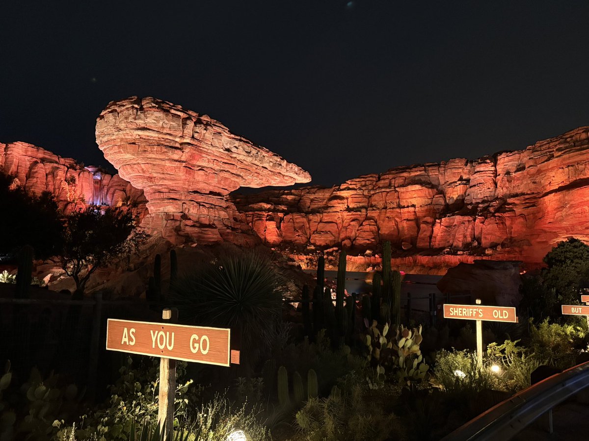 DStartours's tweet photo. ラジエータースプリングスはこの地球上に実在する https://t.co/V49MPcqfhP