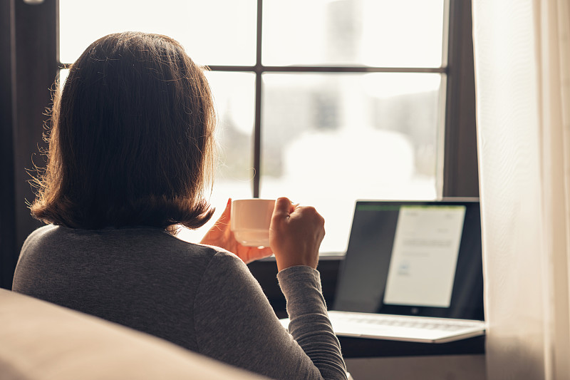WinstonTongate's tweet photo. Coffee in one hand, work on pause mode. Perfect mid-morning vibe. https://t.co/Y9cpgpHoib