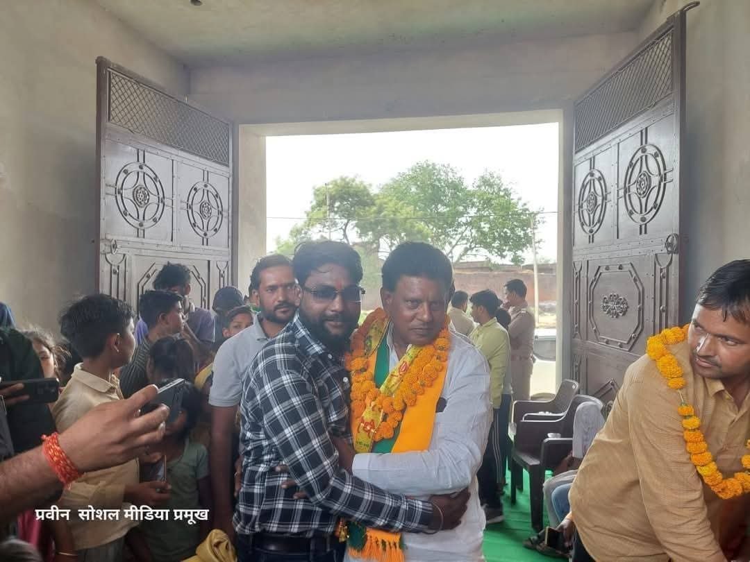 pathere_v's tweet photo. ठाकुर श्री धर्मेंद्रपालसिंह जी (पीलू भैया) ब्लॉक प्रमुख हसायन आपको जन्मदिन की बहुत-बहुत बधाई,हार्दिक शुभकामनाए https://t.co/iqLT5uAa3v