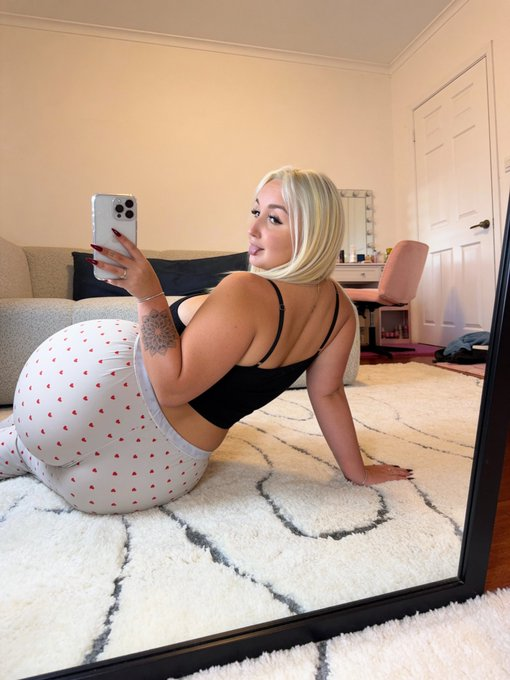 Paigee 🍬 tweet media