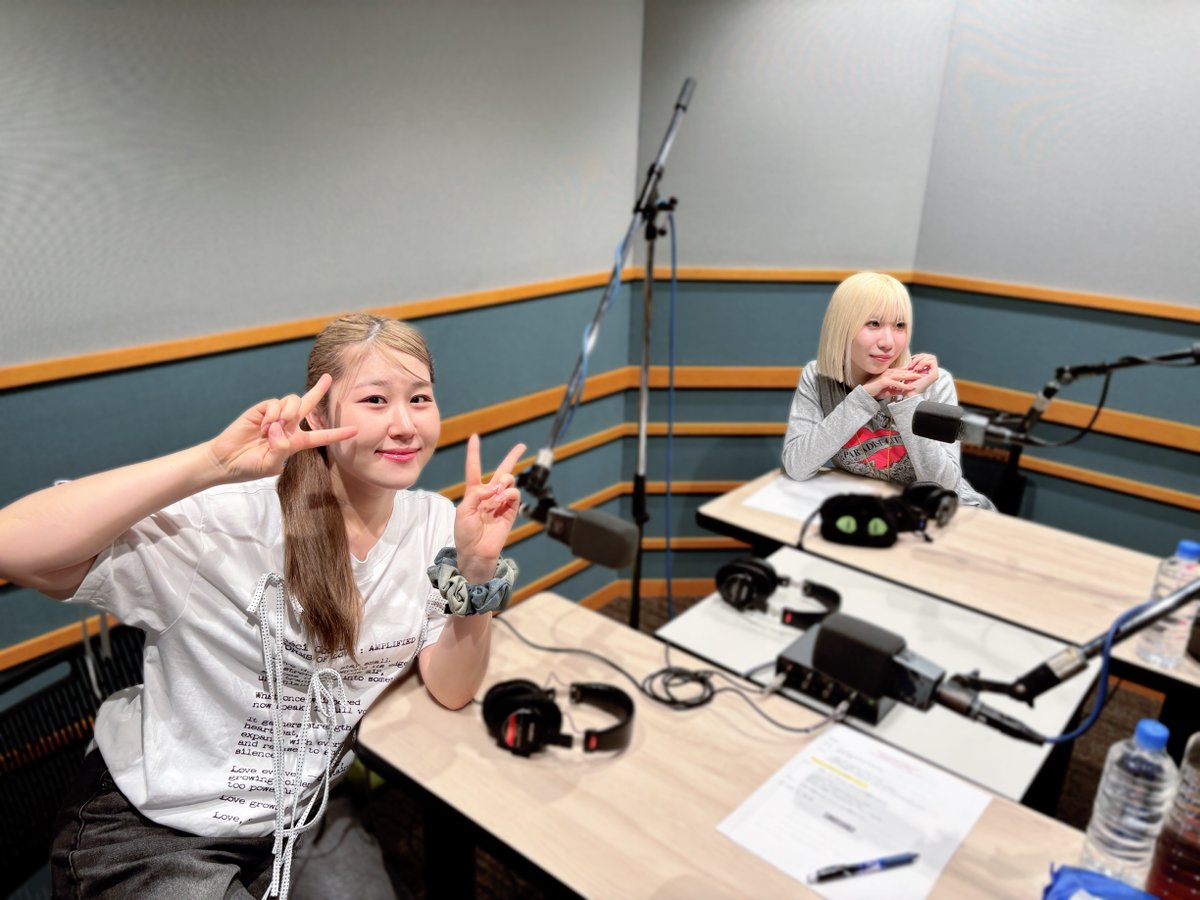 jfn_us80747's tweet photo. 🐯Little Glee Monster 『Join Us!』📻

かれん&amp;MAYU が担当💚

📚新コーナー『MAYUの漫画なら売るほど』
MAYUが"漫画専門の古本屋さんの店主"となり、リスナーさんの相談に沿ったオススメの漫画を提案！

☀️2人の夏のオススメ曲もお届け！

番組ページ⬇️
https://t.co/mLO1fx6GCu

#ナイジョイ #JFN https://t.co/DPFMfa3M9P