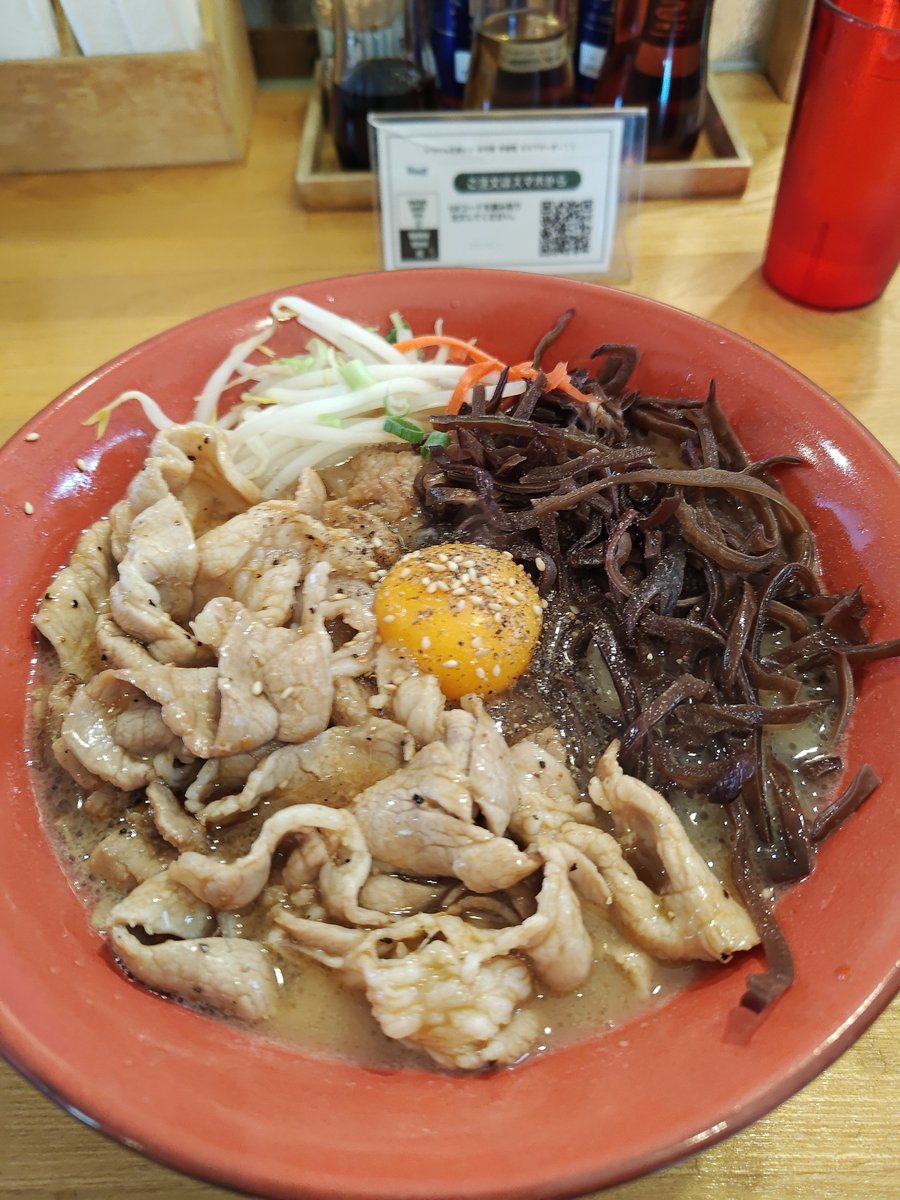 Drossel_scarlet's tweet photo. 八戸 Ramen Street 桜 【肉玉豚骨博多豚骨ラーメン+肉、キクラゲ増し+替え玉+ライス】ガッツリ豚骨に細麺っ！！！肉とキクラゲの食べ応えも最高です！美味ぁぁぁぁぁぁぁぁぁしっ！！！！
@street_ramen
#ラーメンストリート桜 
#青森ラーメン 
#八戸ラーメン 
#八戸グルメ
#ラーメン 
#ramen_cp https://t.co/CN2fqXgGG4