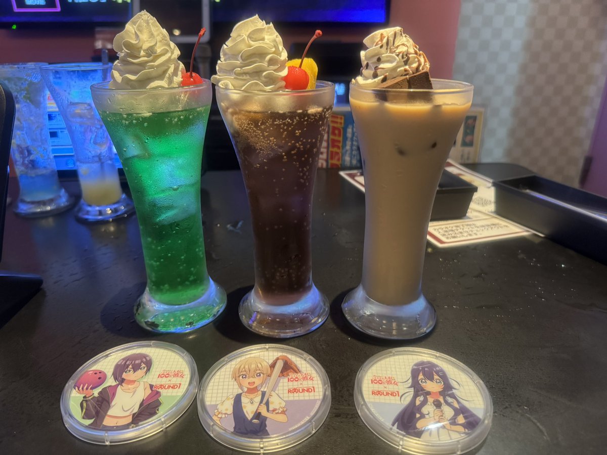 surai_uni's tweet photo. 100カノラウンドワンコラボ今日のところは完！
残りは名古屋で！(アクスタは迷い中...)
ヒトカラしたの大学生ぶりかも🙃
HAKOBUNE含めて色々歌えて楽しかった〜✌️ https://t.co/OD70leZbkP