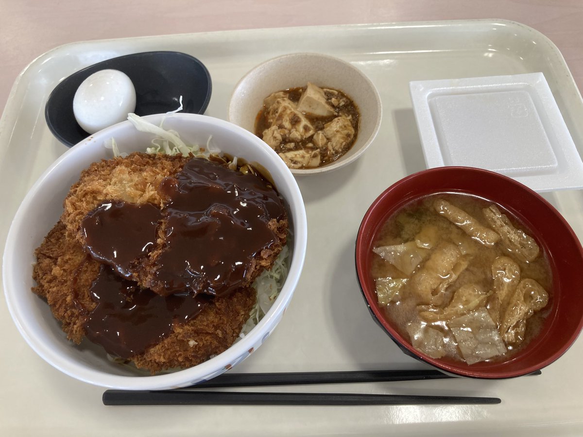 hakorumo's tweet photo. 日替わり丼
今日は納豆、温玉がサービスで
小鉢1つ自由の550円である https://t.co/EDA6jSDRXZ