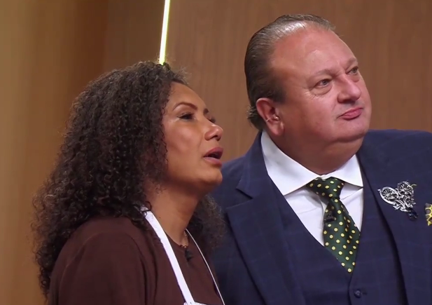 jillshastings's tweet photo. mas antes de sair a mamy colocou a sonsa no lugar dela 
#MasterChefBR https://t.co/54Ylrq0NOZ