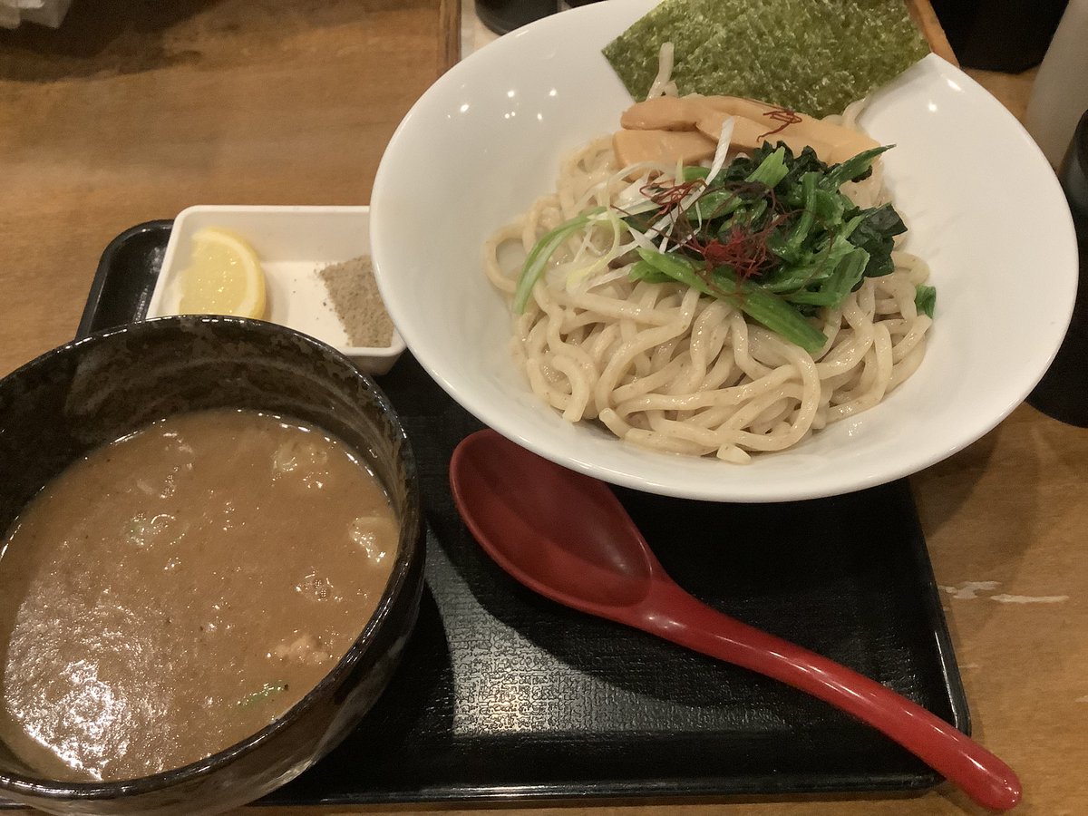 Kikushun's tweet photo. 1年2組ほうれん草トッピング。
(๑>◡<๑) https://t.co/IGxo80CGhD