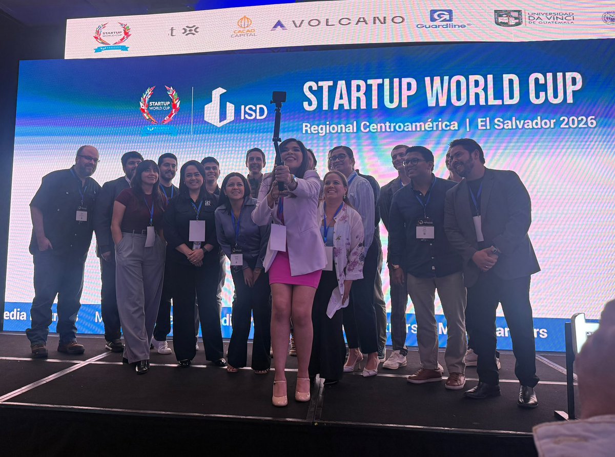 Beahcal's tweet photo. Hoy tuve el honor de ser Embajadora de @ISDToken en El Salvador, representando a @satscapital_ como maestra de ceremonia en la Startup World Cup Regional Centroamérica | El Salvador 2026.  🏆🇸🇻

Una tarde de innovación, talento y mucha energía en el escenario del #TechDay, organizado por #ConnectaB2B. 

Felicitaciones a #Diimo Technologies, que representará a El Salvador en Silicon Valley este noviembre y presentará su idea por la oportunidad de ganar US$1 millón de dólares. ✨