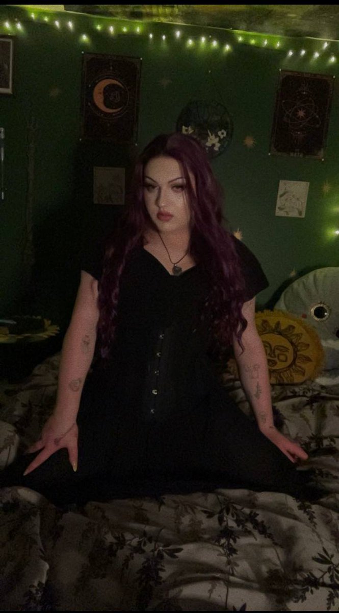 GoddessNikkzz's tweet photo. Daddy's gonna punish you and your wallet 💲🤑💰😈

Findom https://t.co/Z02ucyo1PB