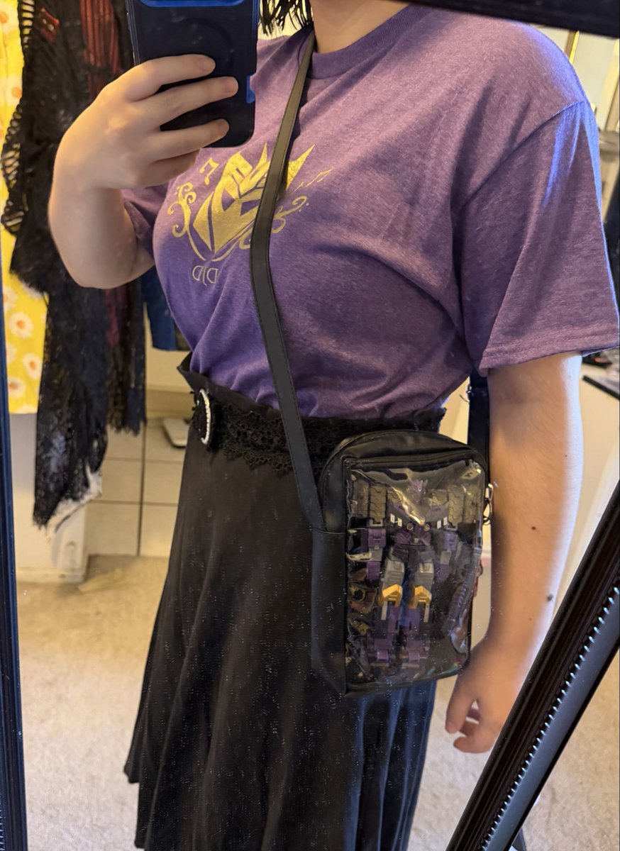 scribescrawls's tweet photo. @circustroubles I sort of made my own Tarn and Pharma themed bags to carry my figure around by hand painting a bag I got from Daiso with the tf medic logo and Decepticon logo! I also designed some tote bags with this design I made :D https://t.co/lILbSTPnYu