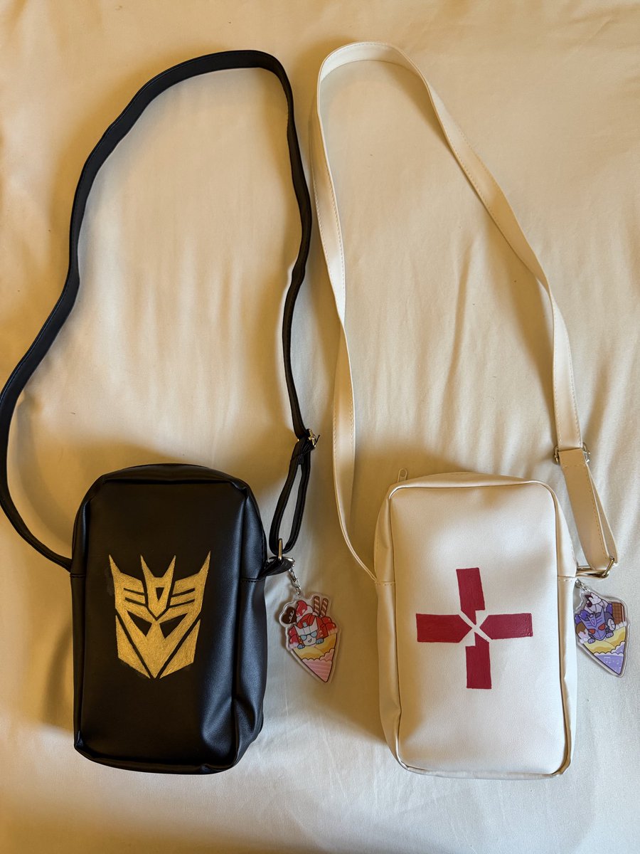 scribescrawls's tweet photo. @circustroubles I sort of made my own Tarn and Pharma themed bags to carry my figure around by hand painting a bag I got from Daiso with the tf medic logo and Decepticon logo! I also designed some tote bags with this design I made :D https://t.co/lILbSTPnYu