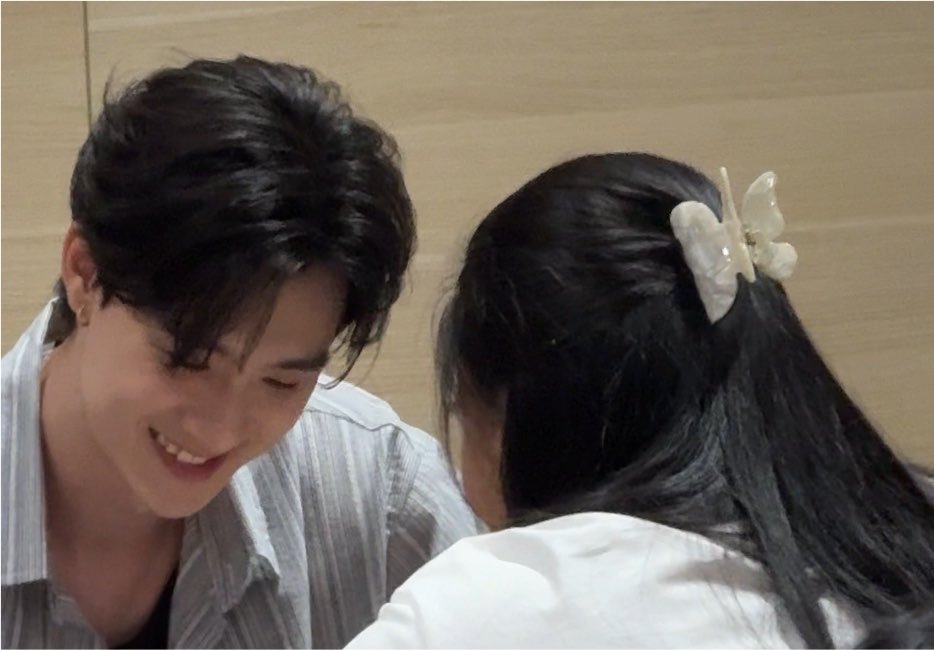 qtpampink's tweet photo. ตามหาพี่ๆที่แลกกันถ่าย vdo ตอนไซน์ค่ะ หรือมีใครถ่ายติดเรามั้ยคะ ใส่เสื้อสีขาว ติดกิ๊บค่ะ🥹🙇🏻‍♀️

DEWTEE FANSIGN 2026
#งานมหกรรมนิยายนานาชาติ2026xDewTee
#DewTee #ดิวธี https://t.co/IevYuKVwPw