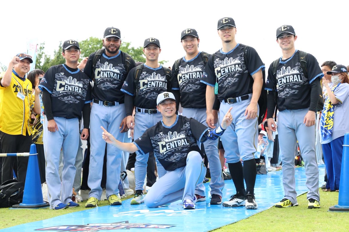 dailytigers2026's tweet photo. 大トリで登場したのは阪神タイガースの大野雄大選手！？

「これ本当に、目立ちたいからじゃなくて、諸事情でユニホームが届いてなくて。阪神の坂本選手にズボンと帽子を借りまして。正直、夢叶いました（笑）」

とのことです😳 https://t.co/M7G0g3PaPD
