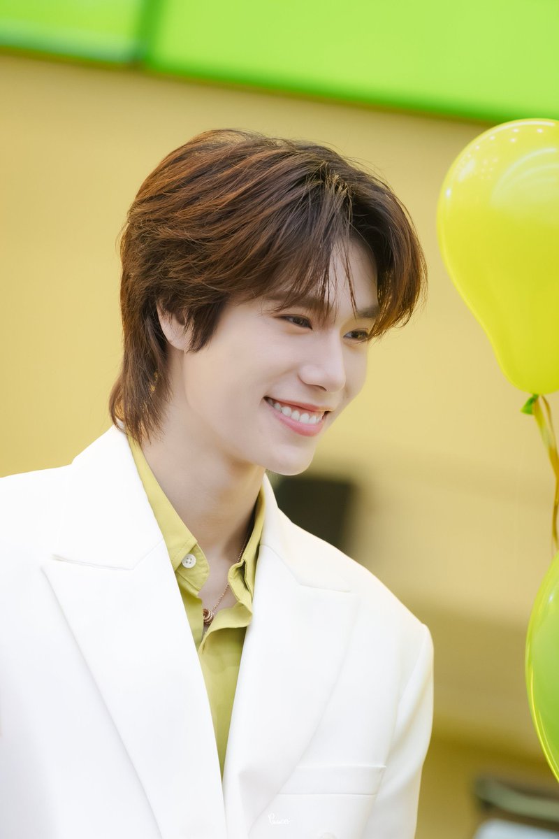 novemberprivacy's tweet photo. “ยังไม่เคยเห็นใครยิ้มสวยเท่าเค้าเลย”

เห็นรูปน้องภูวินจากคุณพีชรูปนี้แล้วคำพูดของปอนด์ลอยมาเลยจริงๆ น้องภูวินเป็นคนที่ยิ้มหวานมากกก 😍😍 บวกกับหน้าตาราชนิกูลดูสูงศักดิ์เกินเอื้อมแต่ยังดูอ่อนโยนละมุนใจดีอย่างกับเทวดานางฟ้าตัวน้อย ใจแม่แตกปุ้งๆๆไปหมดแล้ว 🤩🤩🤩 #phuwintang https://t.co/1EdyE6KYrt