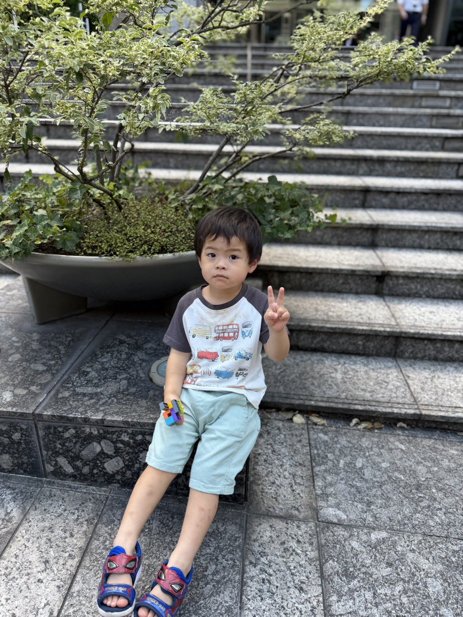 koganemaru29's tweet photo. 暑中稽古３日目。
身体中がパンパンだ。
なのに体重は減らない。
何故だろう？

寝技やって、乱取りやって、打ち込みやって、シャワー浴びて帰る。
流れは掴めて来た。
あとはあと何日身体がもつか…？

コイツ（息子）はいつも元気。（笑） https://t.co/2UrAQtkWmK