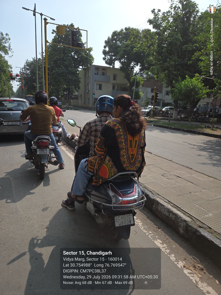 CH_Chowkidar's tweet photo. Namaskar @trafficchd, scooter de pillion rider de sir te helmet nahi hai.

📍 Vidya Marg, Sector 15, 30.754988, 76.769547, DIGIPIN: CM7PC38L37

⏰ 29-07-2026 09:31 AM

🛵 CH01CU8838 https://t.co/yLM2tEC5rP