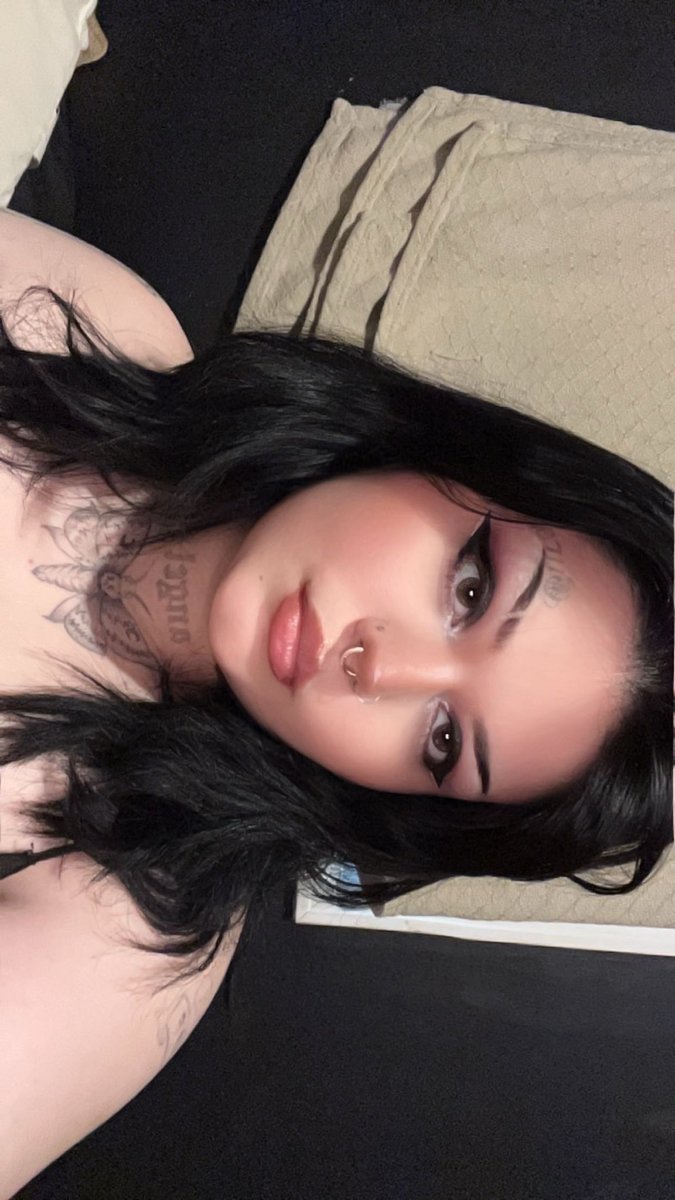 HayleyDukevsk's tweet photo. #sexy #emo #altıüstüistanbul https://t.co/oBoZCxKgAn
