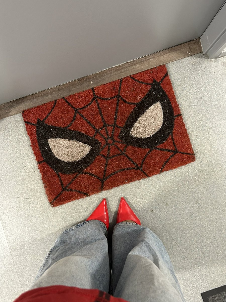 em_smith06's tweet photo. Prête pour voir Spiderman https://t.co/ka1mo5zgFo