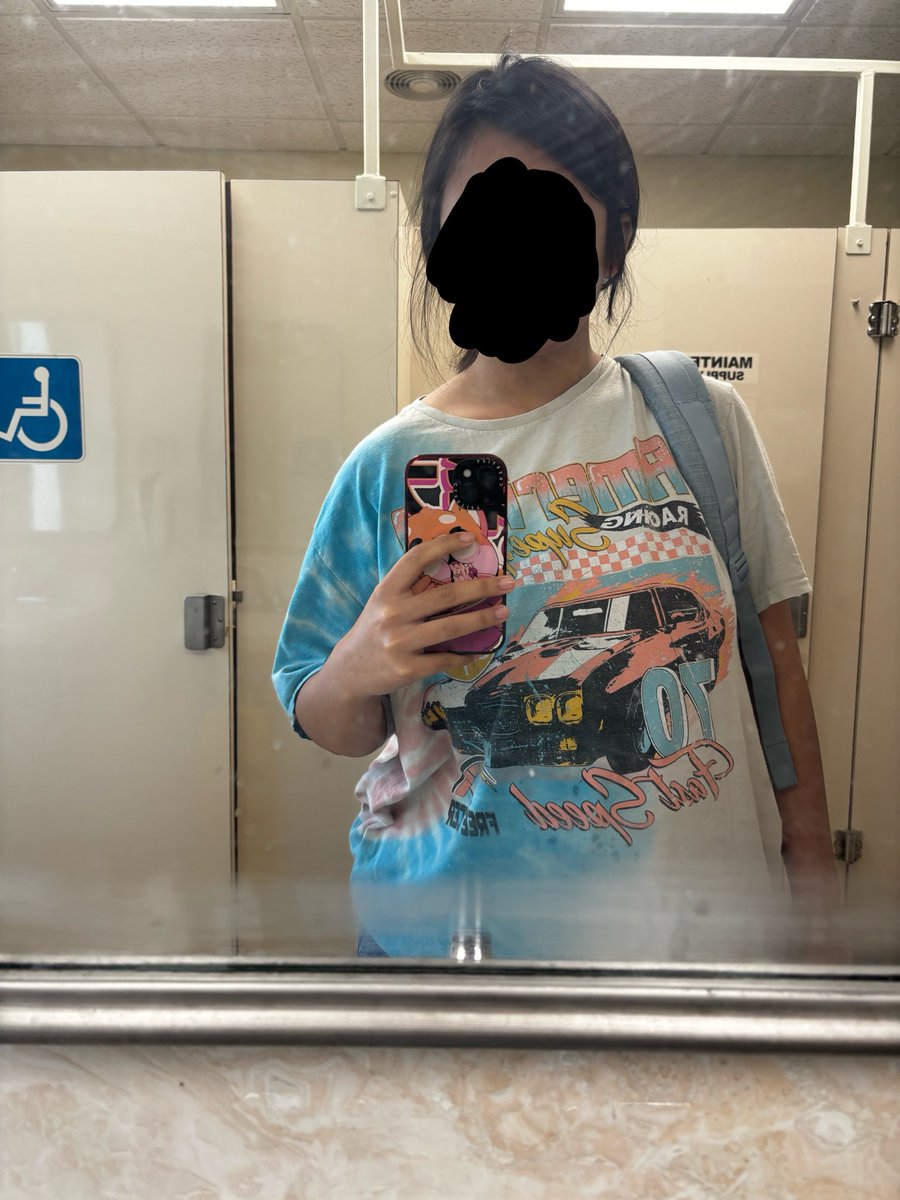 nebsxed's tweet photo. baggy clothes at uni.. i feel like a sack of fat https://t.co/jy7qmVNuSN