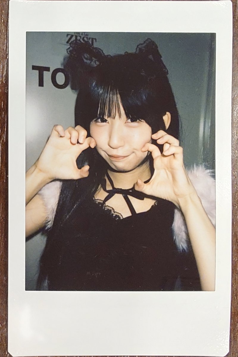 fever777zz's tweet photo. 2026/04/25(Sat)
みくべりぱーてぃー ＠ 秋葉原ZEST
Supported by IDOL CONTENT EXPO

前半特典会

2Sで かずや の方を見つめてくれてる、ネコねねむちゃんの目👀が可愛かった…
ずっとそうやって見ててください🥰

🤍 #夜眠ねねむ #夜眠にやみつき https://t.co/dKvrPl2igG