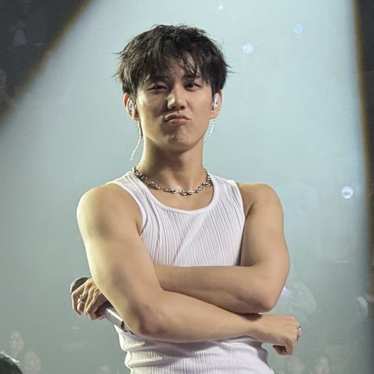 woosanger's tweet photo. oh boy intak i hope you don’t lose your muscles burning calories on crossfit i need you big and strong babe https://t.co/yr9krnhuBo