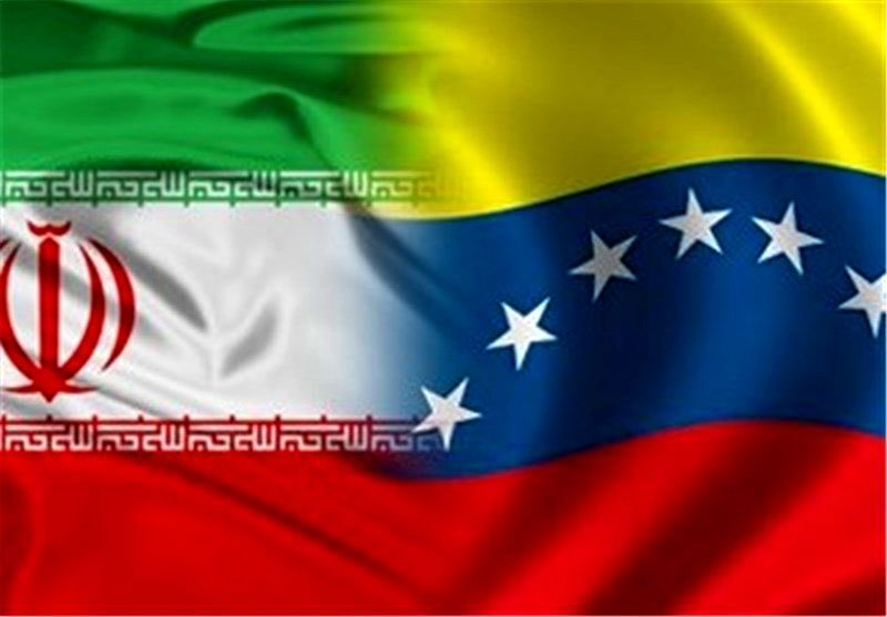 Eiranencaracas's tweet photo. Comunicado de la Embajada de la República Islámica de Iran en Caracas

Al conmemorar el natalicio del comandante eterno y supremo Hugo Rafael Chávez Frías, honramos la memoria y el legado de esta figura revolucionaria excepcional en la historia de la heroica patria venezolana, así como su destacado y perdurable papel en la fundación y consolidación de las relaciones fraternas y ejemplares entre las dos naciones revolucionarias y libres de Irán y Venezuela, rindiendo el más elevado tributo a su noble espíritu.

Las relaciones entre la República Islámica de Irán y la República Bolivariana de Venezuela son profundas, históricas y fundamentadas en el respeto mutuo, la solidaridad entrañable entre ambos pueblos y la férrea voluntad compartida de salvaguardar su independencia, soberanía nacional y el derecho a la autodeterminación. Quienes adversan este vínculo entrañable han intentado de manera sistemática —en especial a través de maniobras mediáticas— perturbar esta unión sólida y fraterna.

El ejemplo más reciente de estas pretensiones ha sido la difusión incompleta y fuera de contexto de un fragmento de la entrevista prestada por el Excelentísimo Señor Seyed Abbas Araghchi, Ministro de Asuntos Exteriores de la República Islámica de Irán, relativa a las agresiones y presiones militares de los Estados Unidos de América contra naciones y países independientes, entre los que se cuentan Irán y Venezuela. Ciertos medios de comunicación han pretendido, mediante la fragmentación de sus declaraciones y la tergiversación del sentido original del orador, propiciar malentendidos y alterar el curso histórico de las relaciones entre ambos países.

La Embajada de la República Islámica de Irán reafirma que las palabras del Canciller iraní en ningún modo conllevan una falta de respeto o un juicio negativo hacia el digno e ilustre pueblo de Venezuela, sus autoridades, sus instituciones legítimas o su soberanía nacional. 

El Gobierno y el pueblo de Venezuela siempre han contado con el más profundo respeto del Gobierno y el pueblo de Irán, y la resistencia histórica del pueblo venezolano en defensa de su independencia y soberanía nacional ha sido permanentemente objeto de admiración por parte de la República Islámica de Irán.

El sólido vínculo entre la Revolución Islámica de Irán y la Revolución Bolivariana de Venezuela, erigido sobre los ideales comunes de independencia, justicia, lucha contra la hegemonía y respeto mutuo, no se verá afectado por manipulaciones ni por intentos divisivos.

La Embajada de la República Islámica de Irán en Caracas reitera que las relaciones profundas, amistosas y fraternas entre los gobiernos y pueblos de Irán y Venezuela, a lo largo de más de siete décadas, se fundan en los principios consagrados del derecho internacional —tales como el respeto mutuo, la igualdad soberana, la independencia política, la no injerencia en los asuntos internos y el respeto a la soberanía nacional— y continuarán consolidándose y ampliándose en el futuro con base en estos mismos principios y en la voluntad compartida de ambas naciones.
