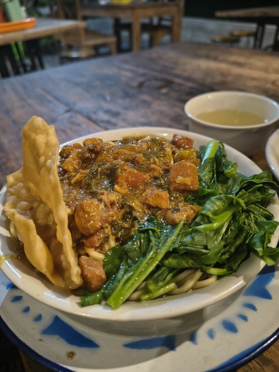 lisbethdst's tweet photo. akhirnya nyobain mie ayam ini yang selalu direkomendasikan orang-orang. mie ayam tipe gurih, mienya kecil-kecil. tempatnya nyaman pinggir sawah, syahdu sekali ✨

📍Mie Ayam Omah Semut

@InfoMieAyamYK https://t.co/iofUqgdbrE