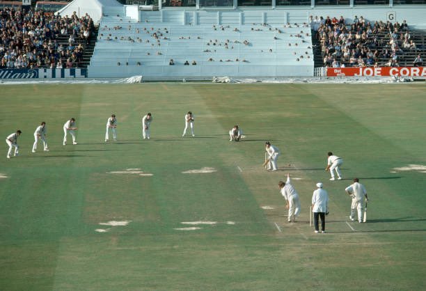 WG_RumblePants's tweet photo. Alan Knott faces Jeff Thomson during the 1st Test between England and Australia at Edgbaston, Birmingham, 11 July 1975. The non-striking batsman is John Edrich. https://t.co/UXHDeewLnA