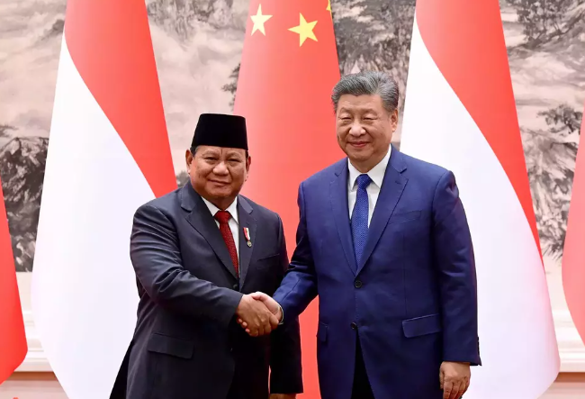 fluffypuff687's tweet photo. China Denies Being Targeted by Indonesia's Resource Concerns.

The Chinese government denied that Indonesia's criticism of greedy foreign investors was aimed at Beijing, saying that any investment it has injected into Jakarta has always benefited both parties.

Foreign interference and resource nationalism have increasingly been the subject of President Prabowo Subianto's speeches. The retired army general also blatantly accused unnamed foreign entities of plundering Indonesia's abundant natural resources.

It seems like something was touched upon in the sentence put forward by President Prabowo 🥸 

#Indonesia #China #ForeignInvestment #Geopolitics #Economy
https://t.co/j6Ofd17USn