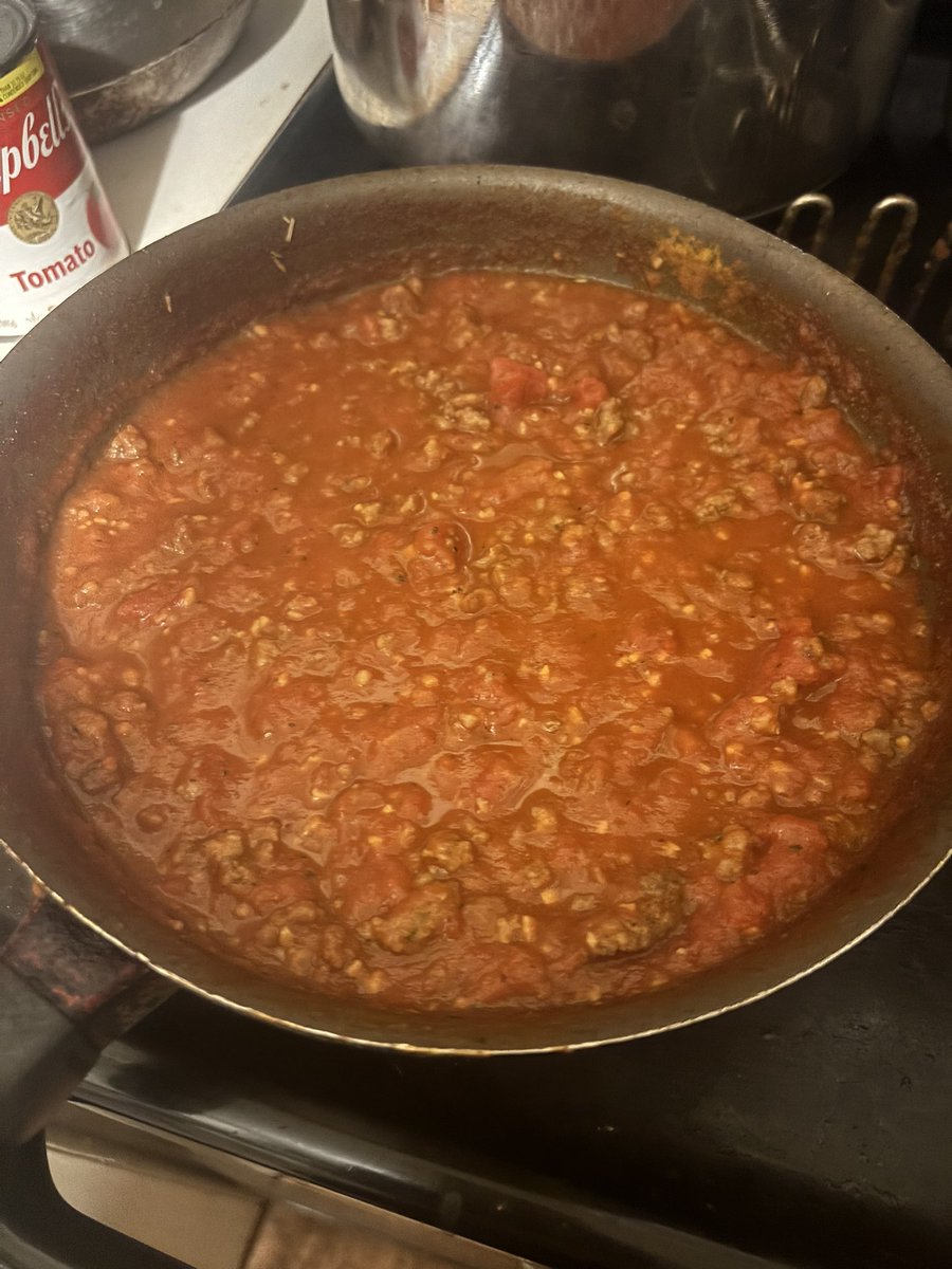 KAOSatomic's tweet photo. Outfit to make some good ass pasta https://t.co/q56H4O51lV