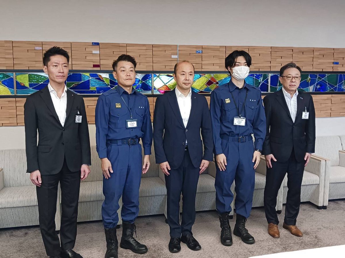 suzuki46genki's tweet photo. 昨日発生した令和8年熊本地震では、多くの尊い命が失われるとともに、甚大な被害が発生しました。犠牲となられた方々のご冥福を心からお祈り申し上げますとともに、猛暑の中、被災生活を送られている皆様に心よりお見舞い申し上げます。

日本水道協会からの応援要請を受け、長崎市上下水道局は職員4名と給水車（2トン積載）1台を益城町へ派遣し、住民の皆様の生命と健康を守るため、給水活動に従事します。

また、九州市長会からの応援要請を受け、長崎市職員2名を氷川町へ派遣し、北九州市、佐世保市の職員の皆様と協力して避難所の開設・運営に当たります。

今後も被災地の皆様に寄り添い、お声に耳を傾けながら、国や関係自治体と連携し、一日も早い復旧・復興に向けて全力で支援してまいります。