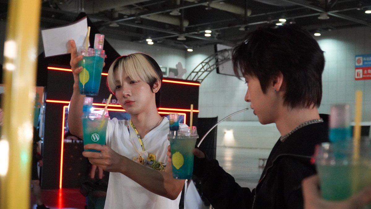 official_mme_'s tweet photo. #WATERBOMB Behind the Scenes

#박준일 #PARKJUNIL
#AGD #ROIC https://t.co/HOEBVJsRcL