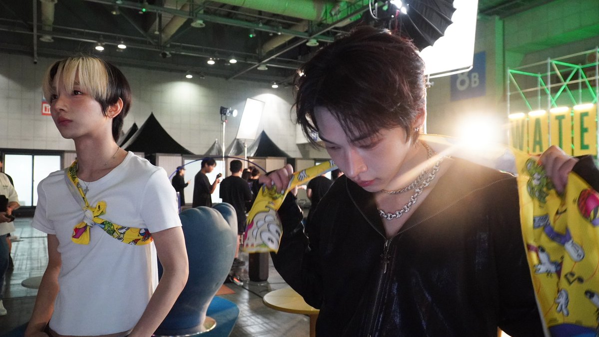 official_mme_'s tweet photo. #WATERBOMB Behind the Scenes

#박준일 #PARKJUNIL
#AGD #ROIC https://t.co/HOEBVJsRcL