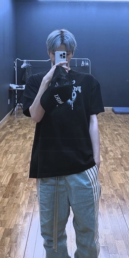 inevan's tweet photo. Then                        Now https://t.co/eLVgcKqN6L