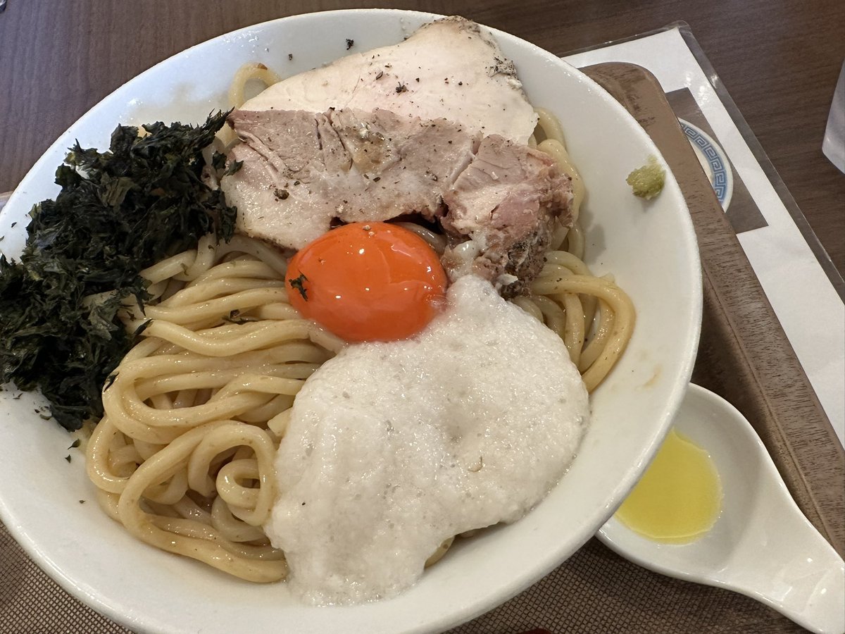 tellu_poke's tweet photo. 麺活！
つけめん さなだ(北千住)
冷やしとろろ玉子まぜそば 中盛 + 和えパスタ https://t.co/WJvtrWxZ0L