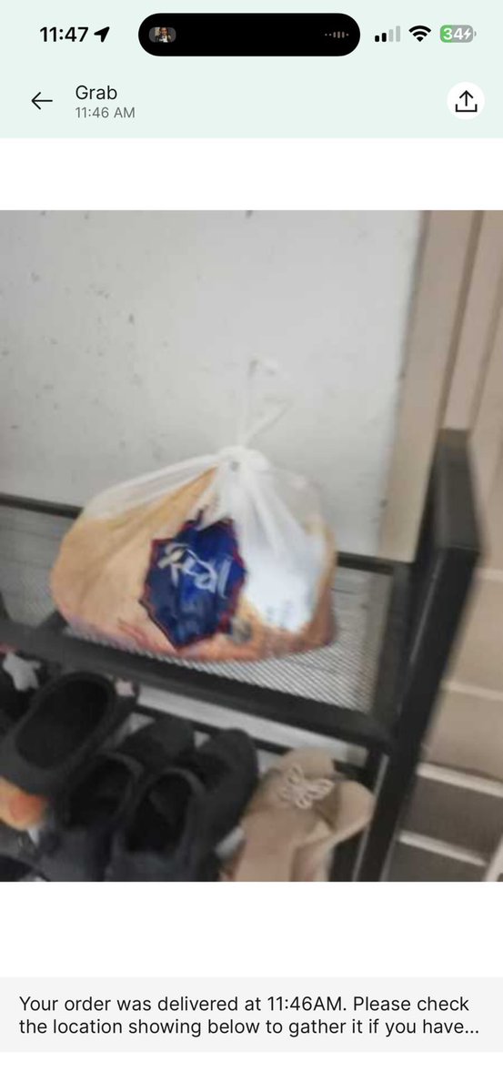 kamaghul's tweet photo. Beli nasi kandar mintak kuah banjir. 
Tapi ni bukan banjir dah. Ni tsunami terus 😭 https://t.co/w74lzVGfRg