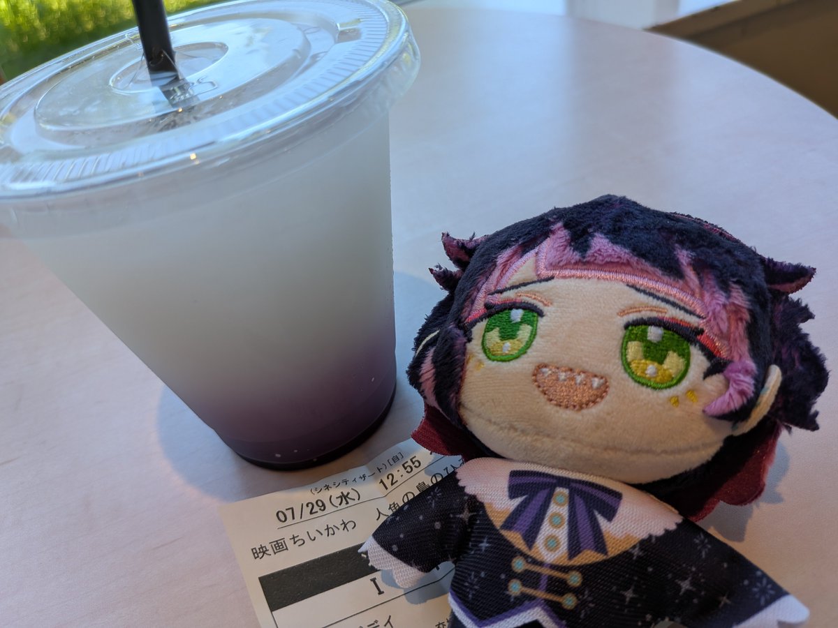 Sei_Bennett's tweet photo. 宣言通り、来ました！
そしてなにやら推し活の気配を察知…！
（味より色で選ぶ末期）

でも、カルピスの甘さがすっきりとしてて結果的には良かったかも！！ https://t.co/Ub8gWjMLQj