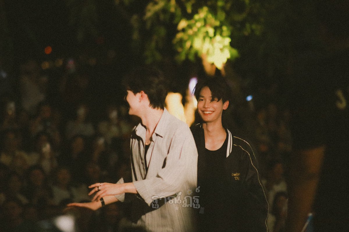 thanutt91's tweet photo. ผู้คนนับล้าน แต่สายตากลับมีไว้แค่มองเธอ

DEWTEE FANSIGN 2026
#งานมหกรรมนิยายนานาชาติ2026xDewTee
#MrKillSeriesEP4 #dewtee
#งานมหกรรมนิยายนานาชาติ2026xDewTee https://t.co/FzHM2izzoy