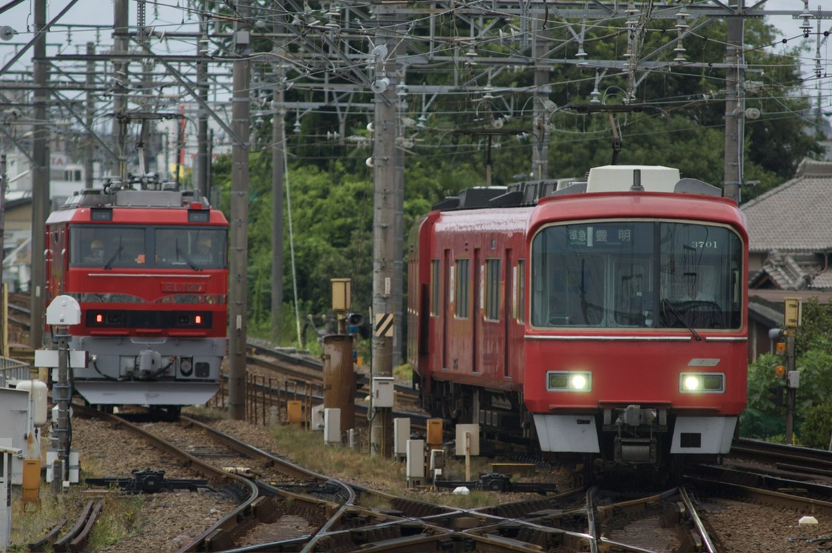 sTHVYgc7Aj88633's tweet photo. 名鉄の3701Fが舞木入場したそうです。一昨日、豊明でELと撮りました。 #名鉄 #舞木 #3701F https://t.co/qqkXmkBYrY