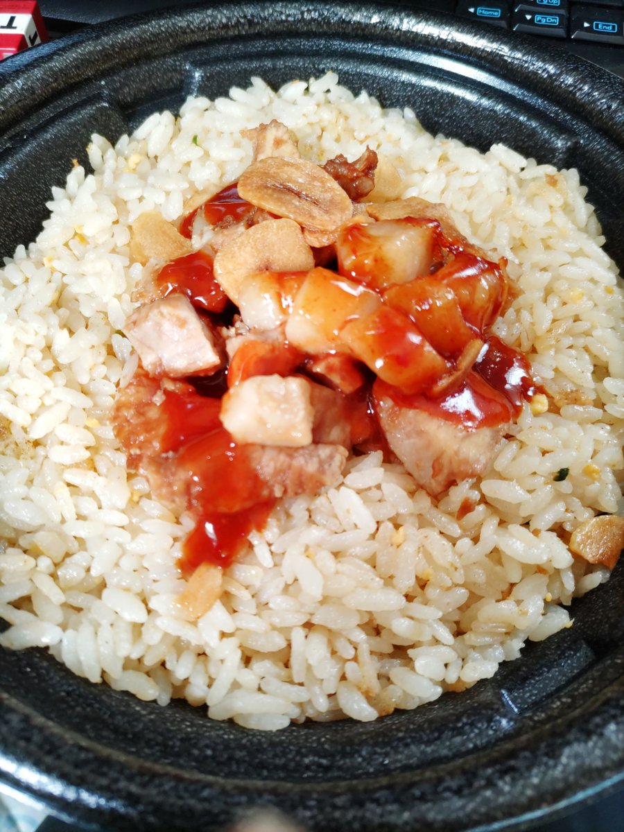 Bm_nuno's tweet photo. 背脂にんにく豚チャーハンとやら
すっごいにんにくにんにくしてるぅ
ビール欲しくなる味🍺 https://t.co/88qzNAkAWp