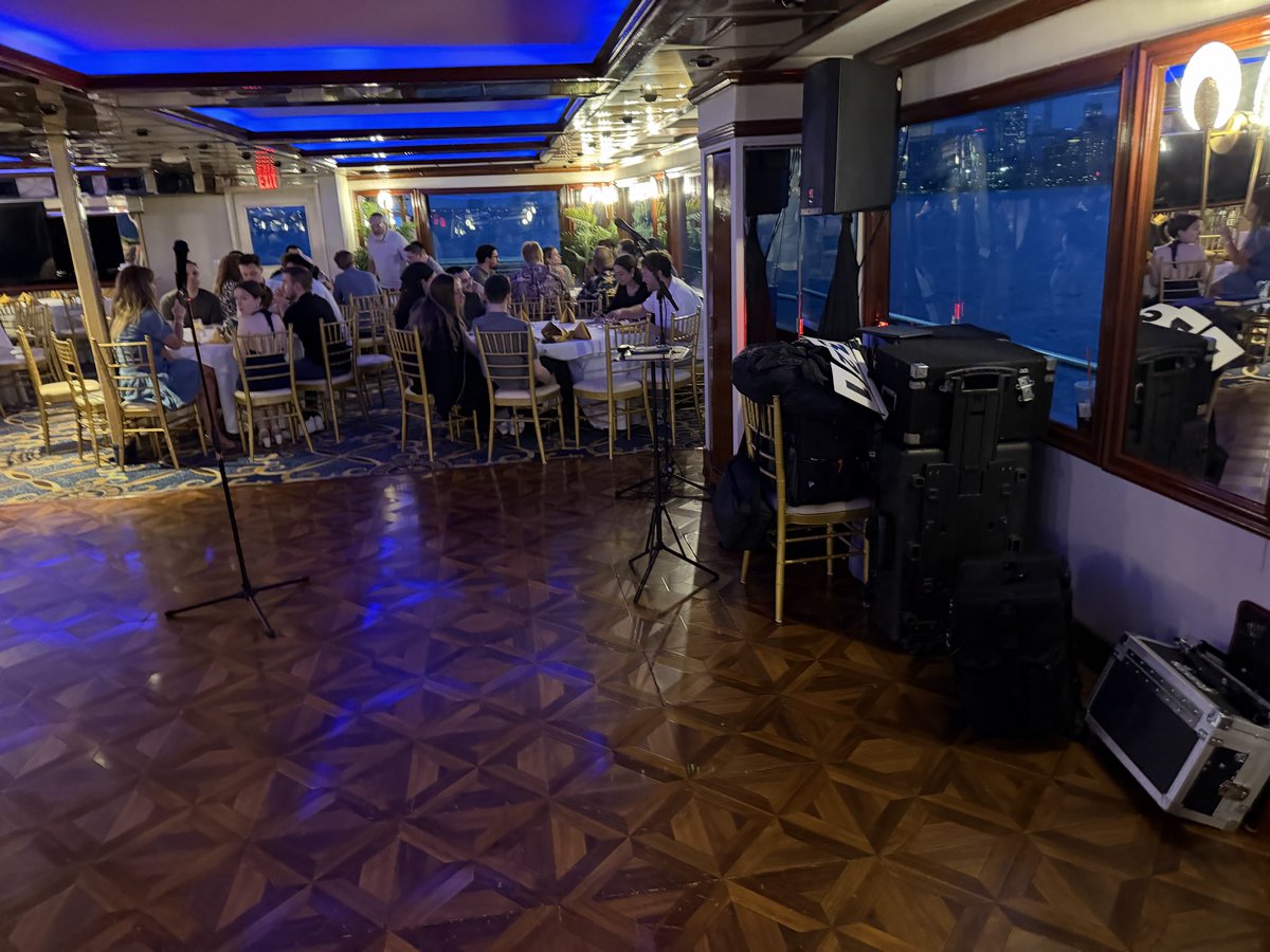 JohnPizzi's tweet photo. Another fantastic evening of close-up magic, mind reading, and laughs at a corporate event tonight!

There’s nothing better than getting people away from their phones and creating unforgettable moments of amazement and laughter. Thanks to everyone for making it such a fun night!

#CorporateEvent #CorporateEntertainment #CloseUpMagic #Mentalism #ComedyMagic #EventEntertainment #Magic #JohnPizzi #JPZEntertainment