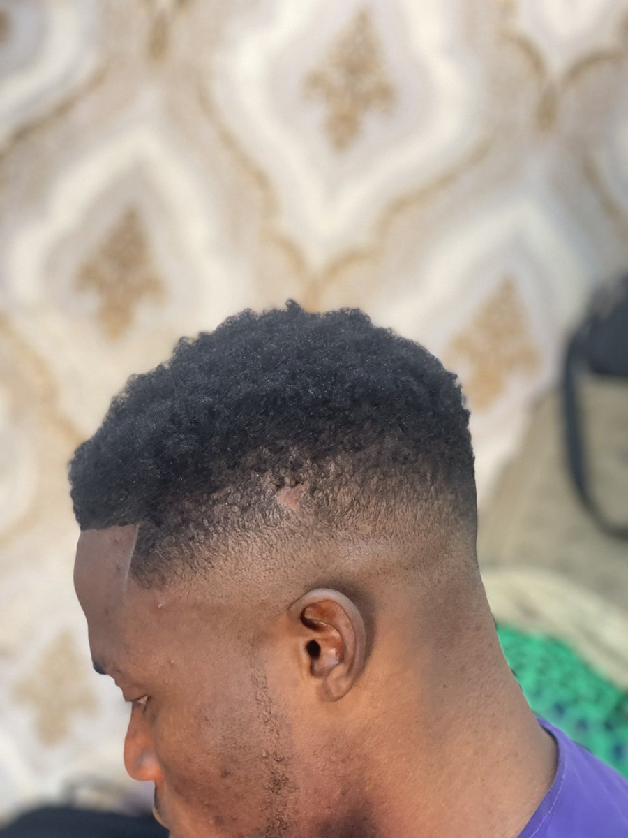 Unique_Cutzz's tweet photo. My bro chooses style then we got him covered 💇♂️💈💯📌
#barber
#hairstyle
#hairdesign
#viral
#fashion https://t.co/44wVy8PXNO