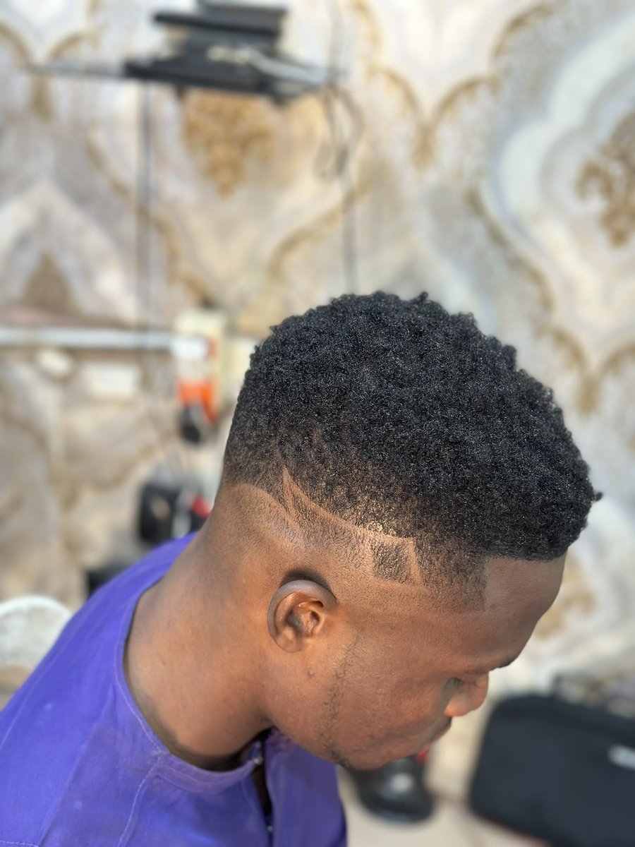 Unique_Cutzz's tweet photo. My bro chooses style then we got him covered 💇♂️💈💯📌
#barber
#hairstyle
#hairdesign
#viral
#fashion https://t.co/44wVy8PXNO